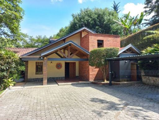 Casa en arriendo Antioquia Envigado Loma Del Atravesado 2000 m2 Habitaciones 3 Baños 4 Garajes 1 Precio $13500000