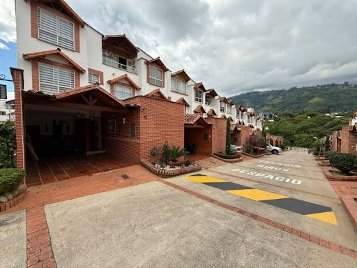 Casa en venta Santander Bucaramanga Palmeras Del Cacique 250 m2 Habitaciones 4 Baños 4 Garajes 2 Precio $900000000