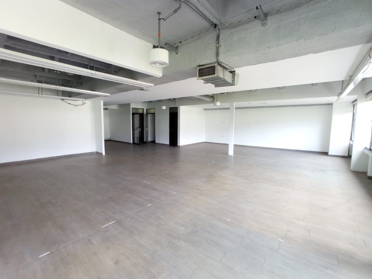 Oficina en arriendo Antioquia Itagüí La Esmeralda 287 m2 Habitaciones 0 Baños 0 Garajes 0 Precio $14350000