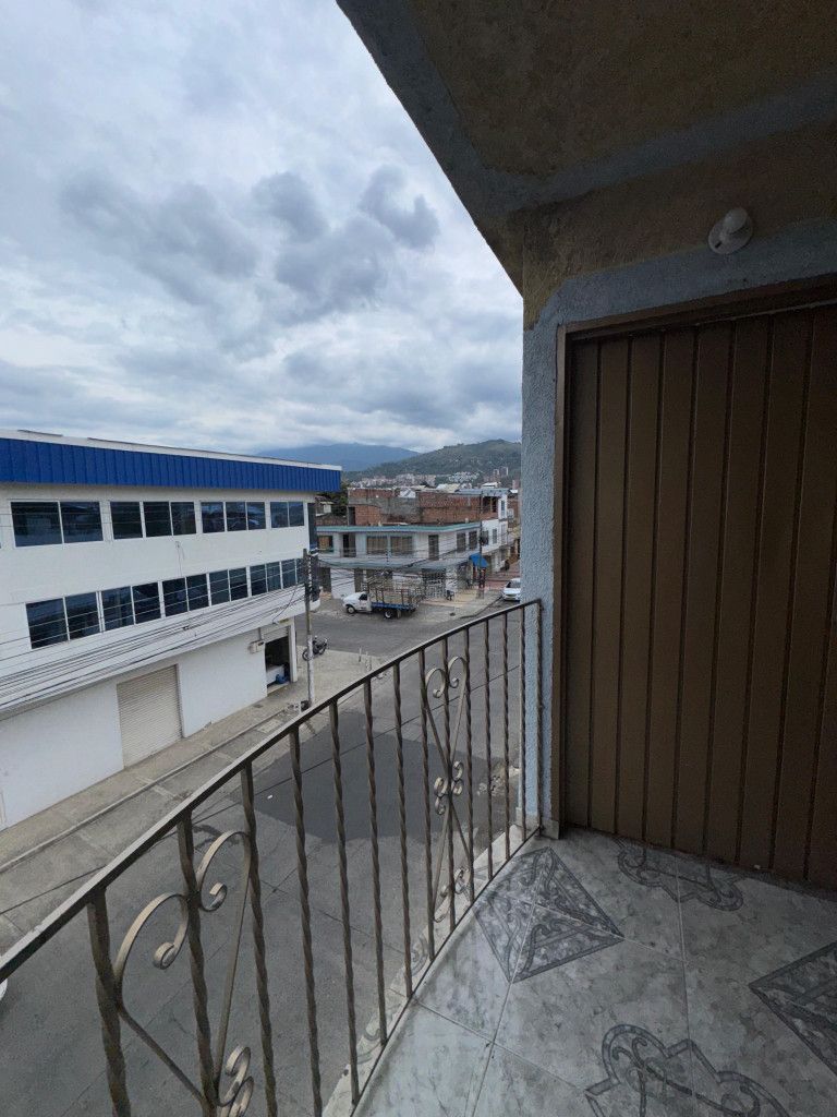 Edificio en venta Valle Del Cauca Cali Bretaña 360 m2 Habitaciones 6 Baños 6 Garajes 0 Precio $790000000