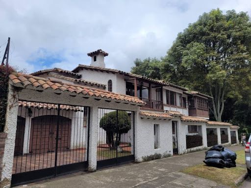 Apartamento en arriendo Cundinamarca Bogotá Santa Barbara Alta 275 m2 Habitaciones 4 Baños 3 Garajes 4 Precio $6000000