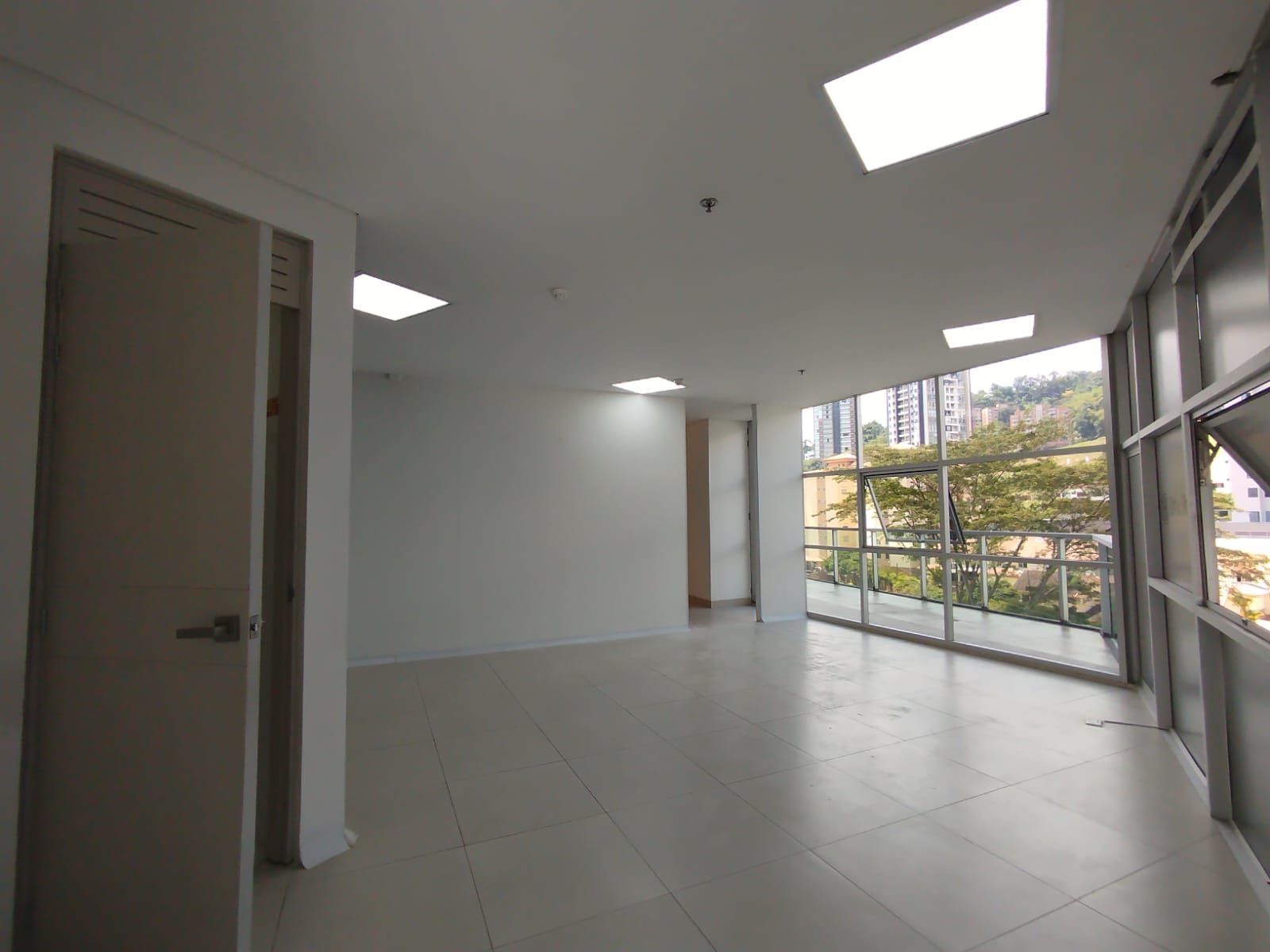Oficina en venta Risaralda Pereira Pinares Alto 119 m2 Habitaciones 0 Baños 2 Garajes 0 Precio $720000000