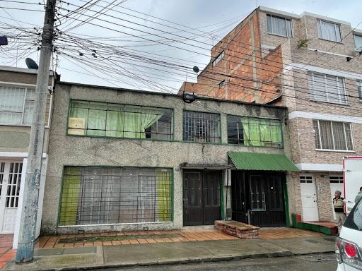 Casa en venta Cundinamarca Bogotá Villemar Fontibon 330 m2 Habitaciones 3 Baños 3 Garajes 1 Precio $995000000