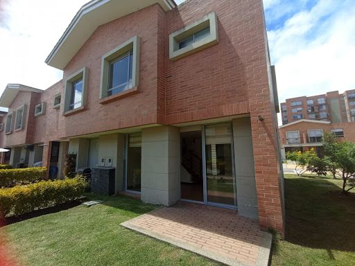 Casa en venta Cundinamarca Mosquera Mosquera 100 m2 Habitaciones 3 Baños 3 Garajes 2 Precio $650000000