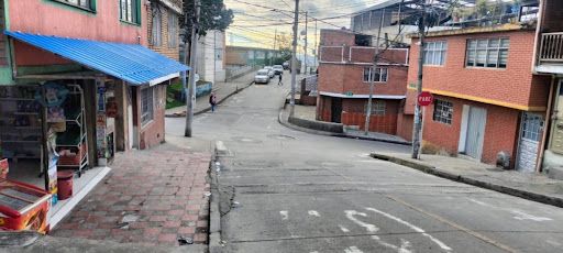 Casa en venta Cundinamarca Bogotá Atenas 223 m2 Habitaciones 6 Baños 2 Garajes 0 Precio $400000000