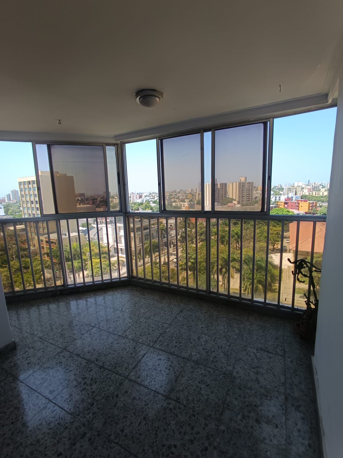 Apartamento en arriendo o venta Atlántico Barranquilla El Prado 131 m2 Habitaciones 2 Baños 1 Garajes 1 Precio venta $370000000 Precio arriendo $2400000