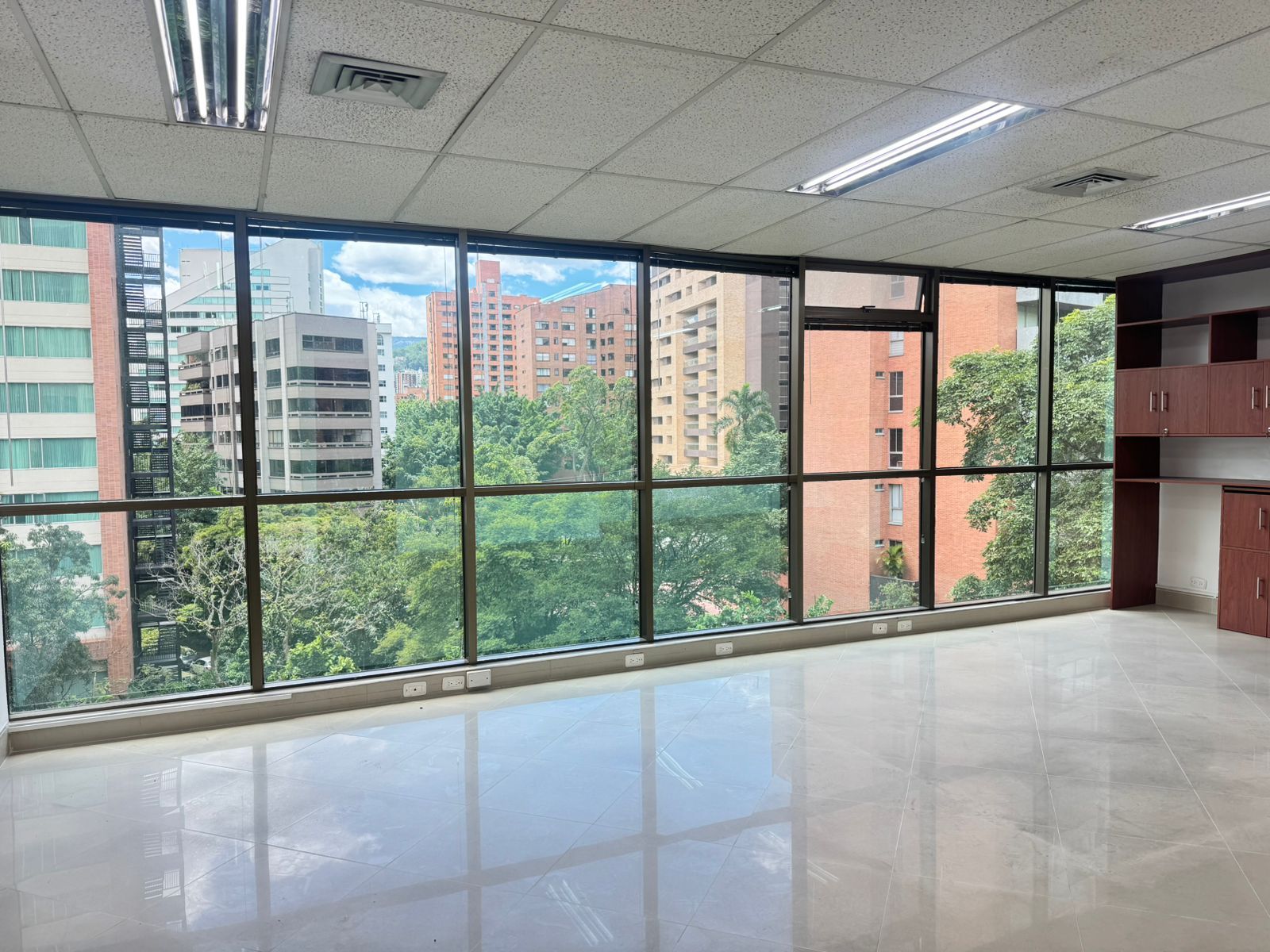 Oficina en arriendo Antioquia Medellín Alejandria 66 m2 Habitaciones 0 Baños 1 Garajes 1 Precio $4900000
