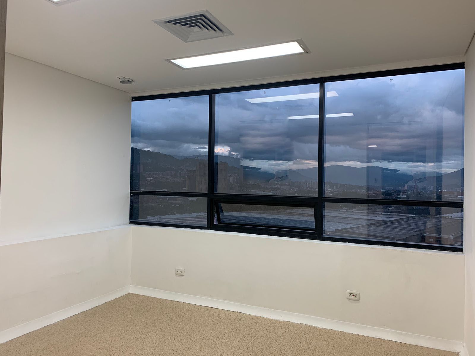 Consultorio en venta Antioquia Envigado La Ferreria 31 m2 Habitaciones 0 Baños 1 Garajes 1 Precio $450000000