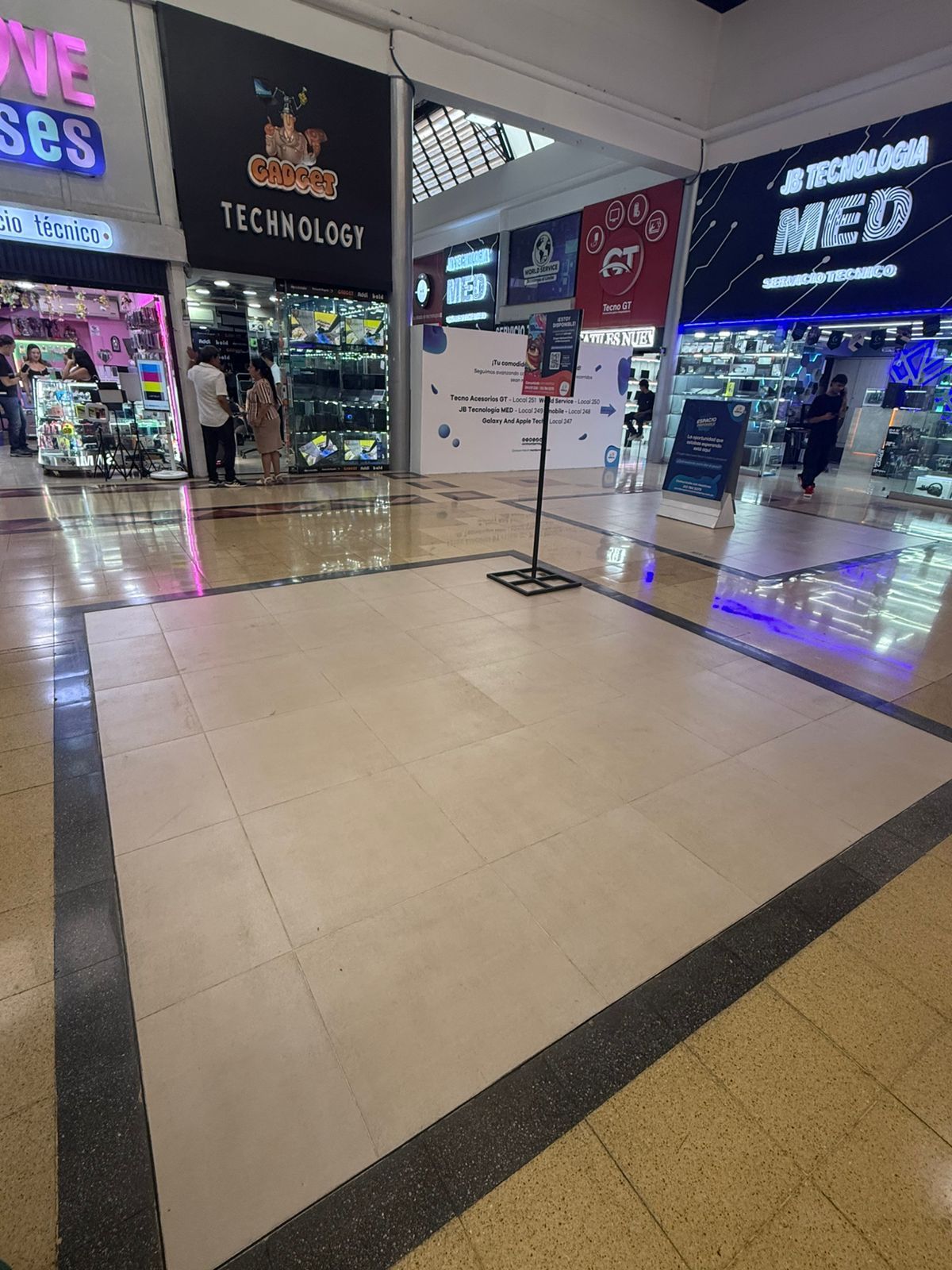 Local Comercial en arriendo Antioquia Medellín Manila 11 m2 Habitaciones 0 Baños 0 Garajes 0 Precio $4700000