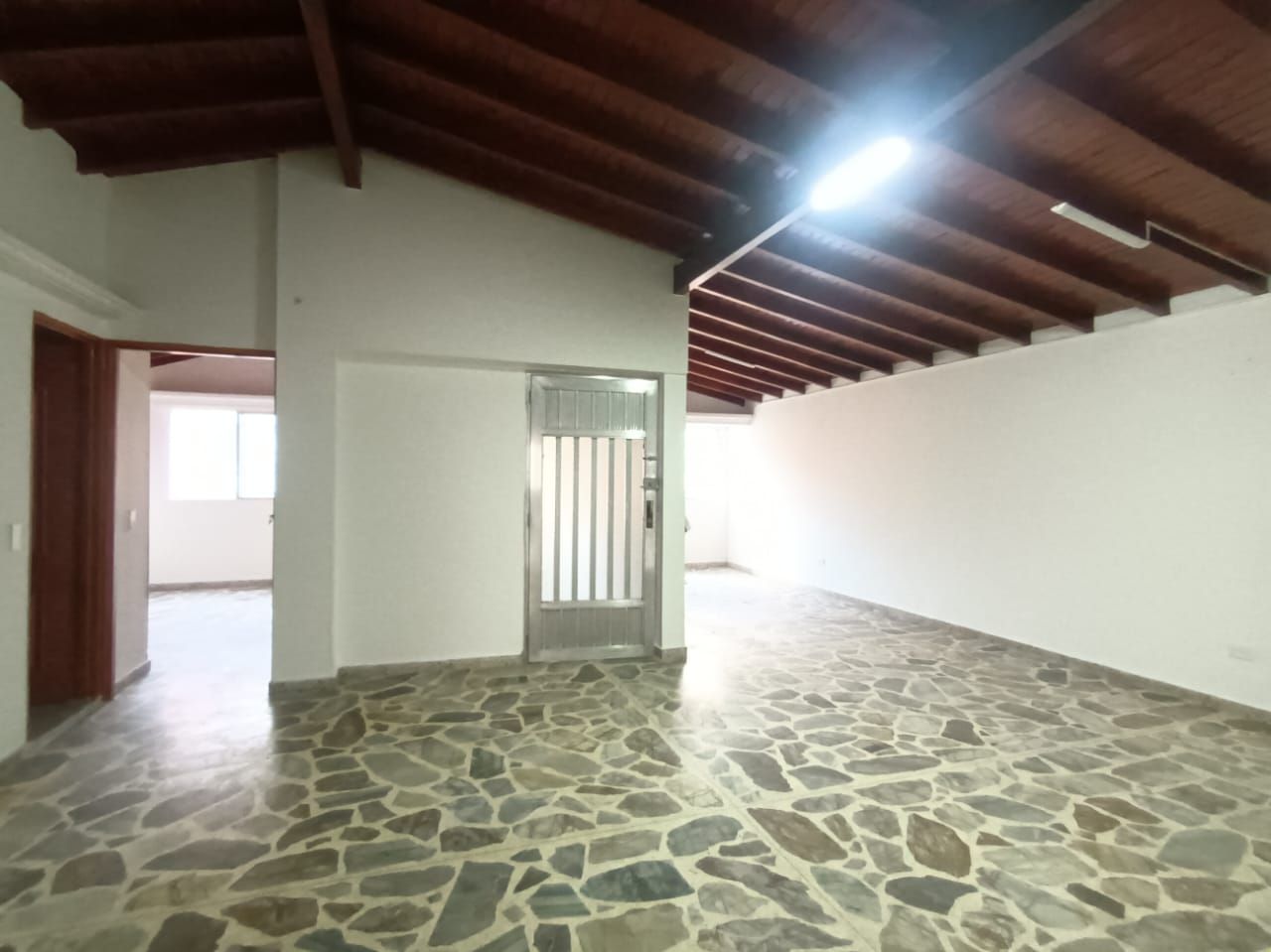 Apartamento en arriendo Antioquia Medellín Ferreni 115 m2 Habitaciones 4 Baños 3 Garajes 1 Precio $499000000