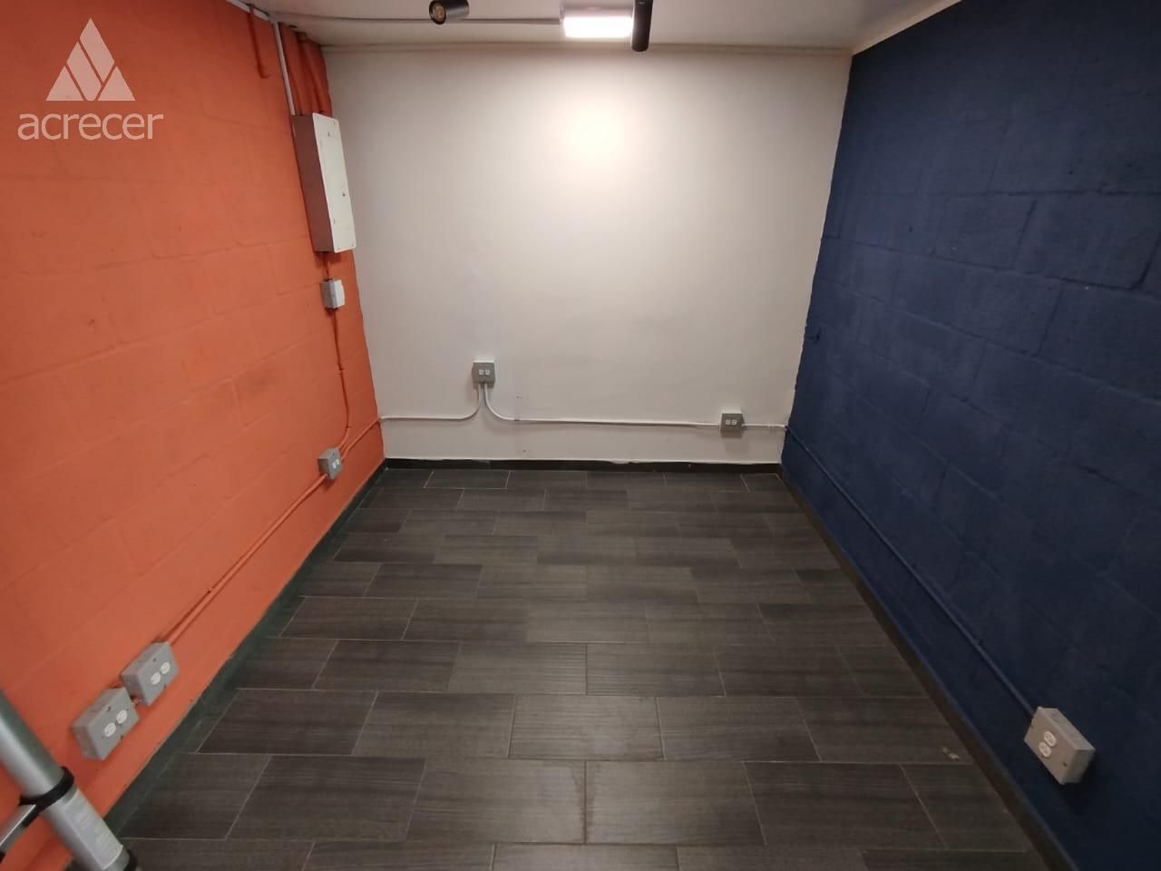 Local en arriendo Antioquia Itagüí Los Naranjos 8 m2 Habitaciones 0 Baños 0 Garajes 0 Precio $1500000