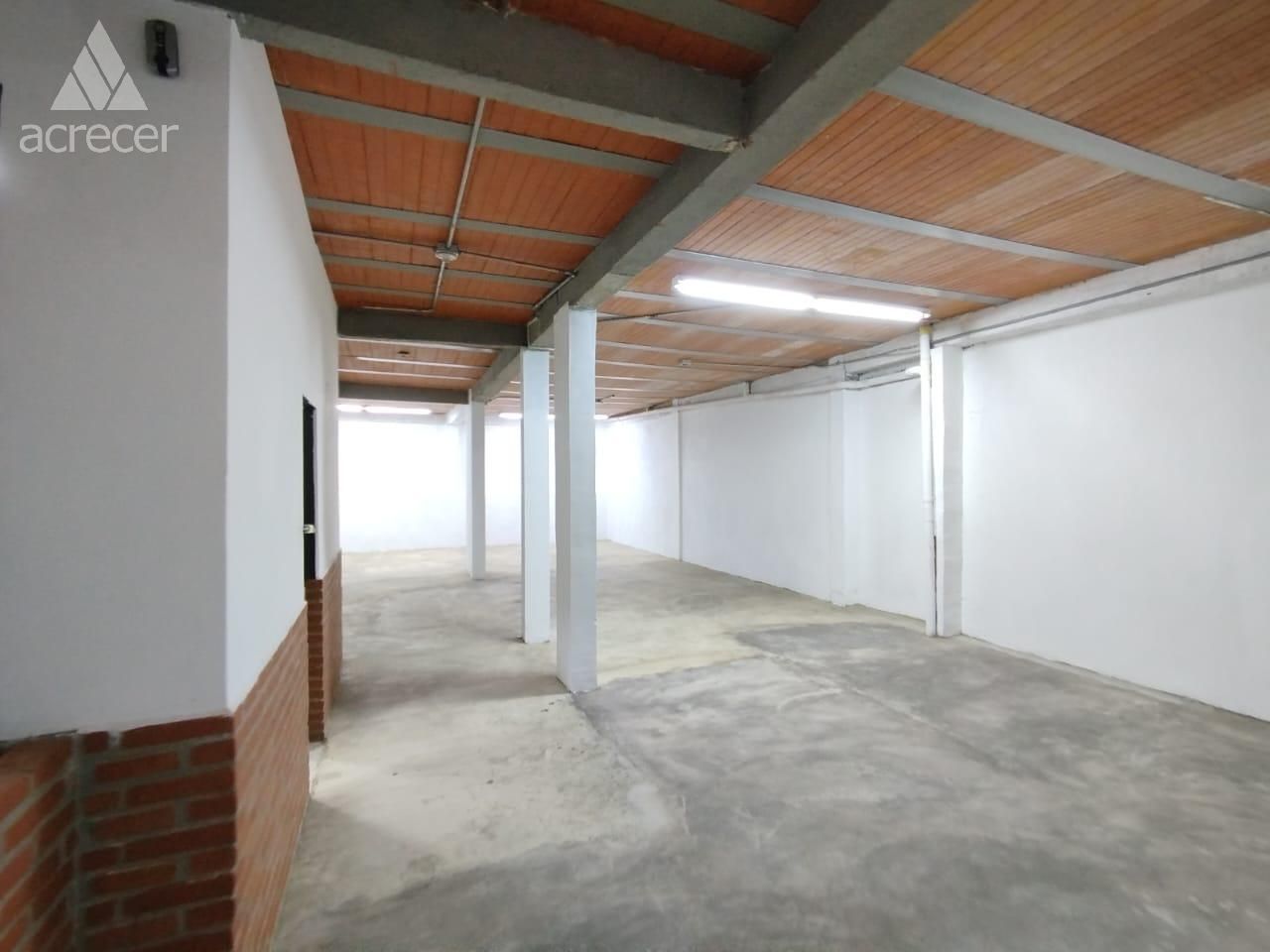 Local en arriendo Antioquia Medellín Rosales 200 m2 Habitaciones 0 Baños 3 Garajes 0 Precio $5500000