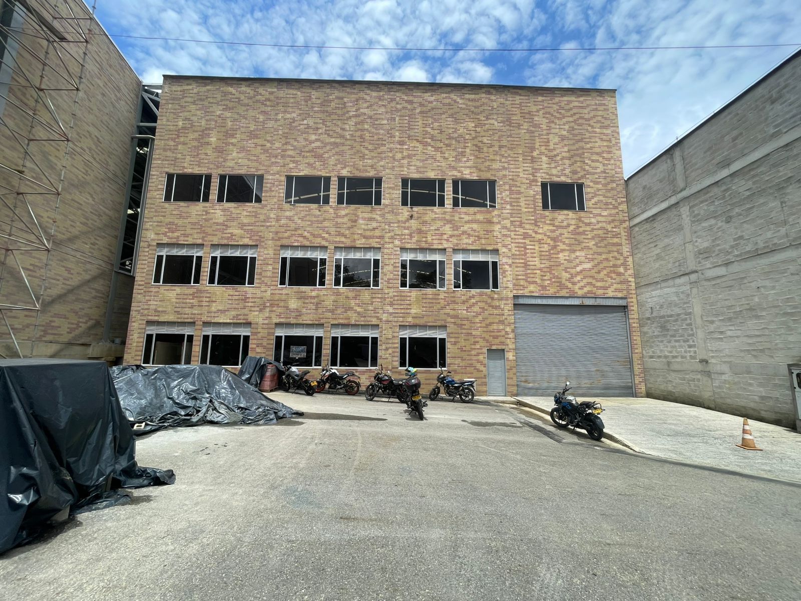 Bodega en arriendo Antioquia Rionegro El Porvenir 1631 m2 Habitaciones 0 Baños 2 Garajes 0 Precio $30000000