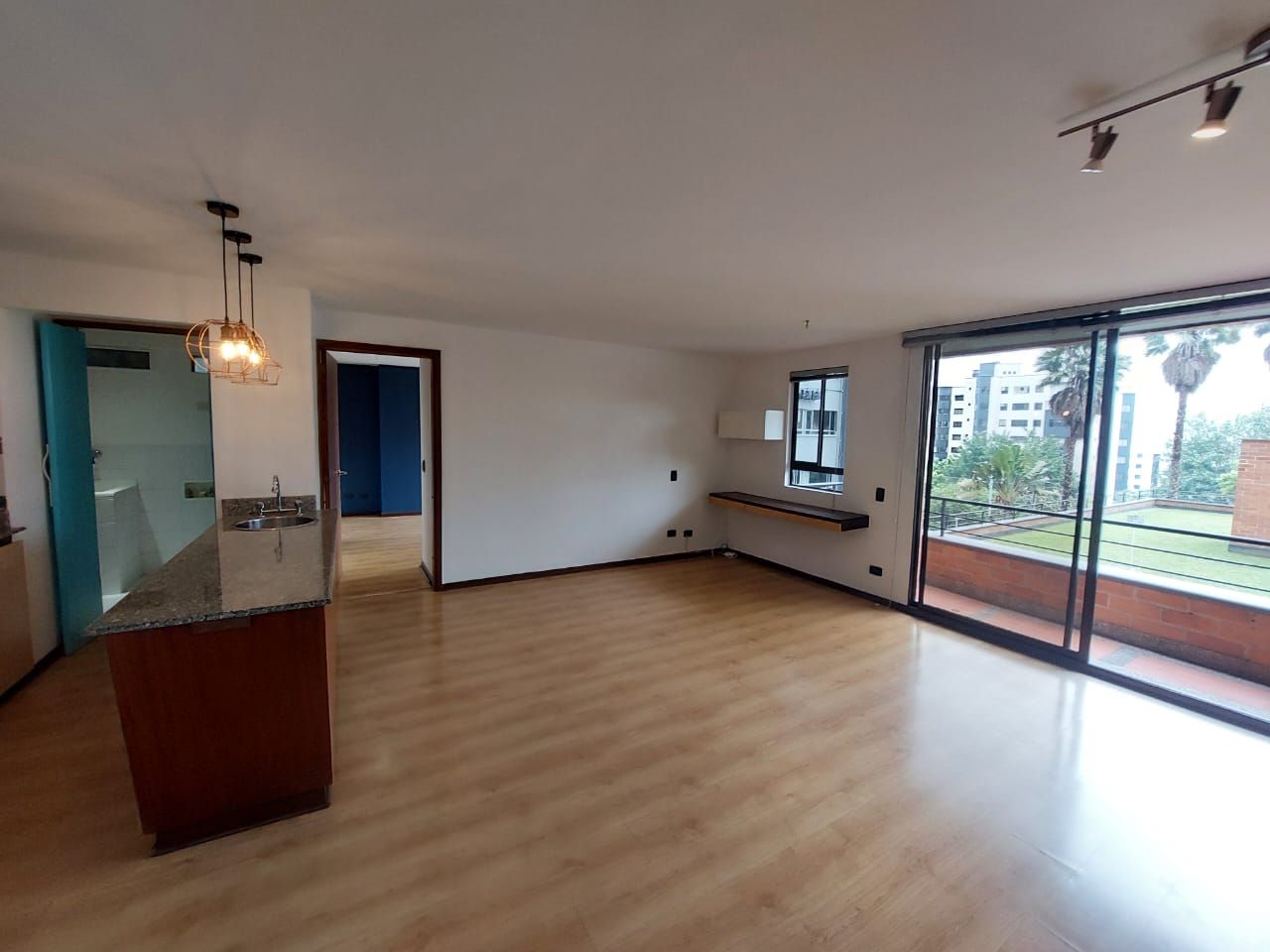 Apartaestudio en arriendo Antioquia Medellín Los Balsos No2 70 m2 Habitaciones 1 Baños 1 Garajes 0 Precio $3400000