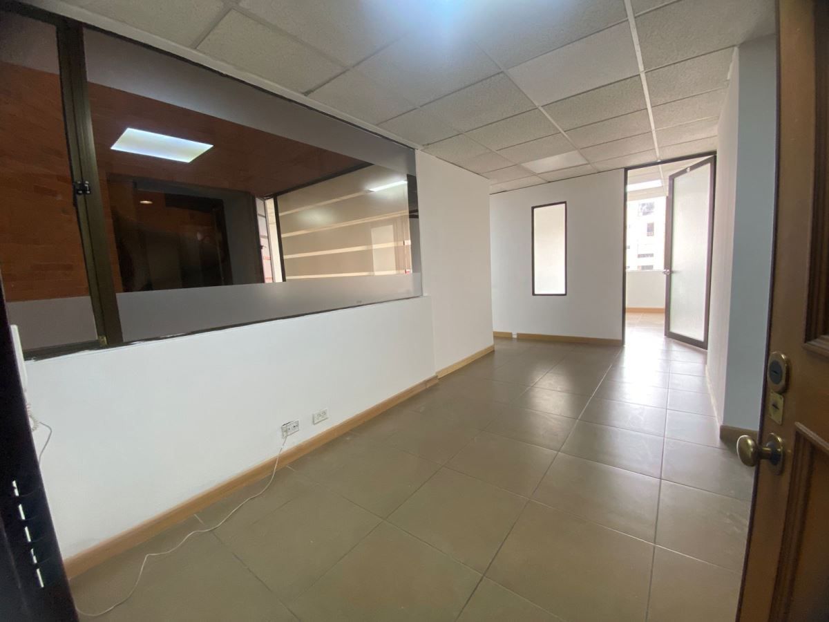 Oficina en arriendo Cundinamarca Bogotá Lago Gaitan 96 m2 Habitaciones 0 Baños 2 Garajes 1 Precio $2800000