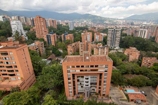 Apartamento en arriendo Antioquia Medellín Trece De Noviembre 156 m2 Habitaciones 3 Baños 5 Garajes 2 Precio $8500000