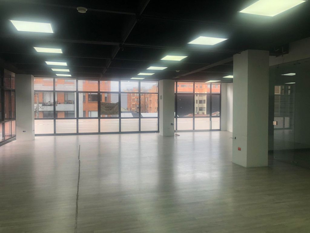Oficina en arriendo Cundinamarca Bogotá Santa Barbara Central 219 m2 Habitaciones 0 Baños 0 Garajes 5 Precio $13750000