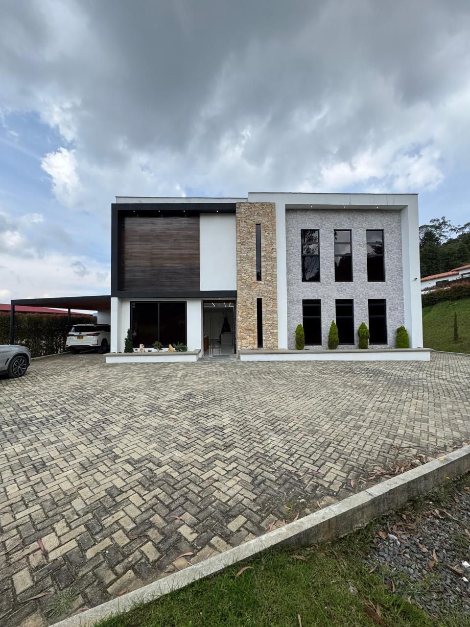 Finca en venta Antioquia Guarne Punto Mayor 2400 m2 Habitaciones 5 Baños 3 Garajes 6 Precio $3200000000