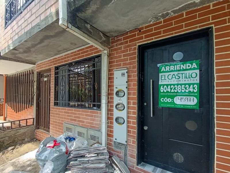 Casa en arriendo Antioquia Medellín Las Violetas 85 m2 Habitaciones 3 Baños 2 Garajes 0 Precio $1800000