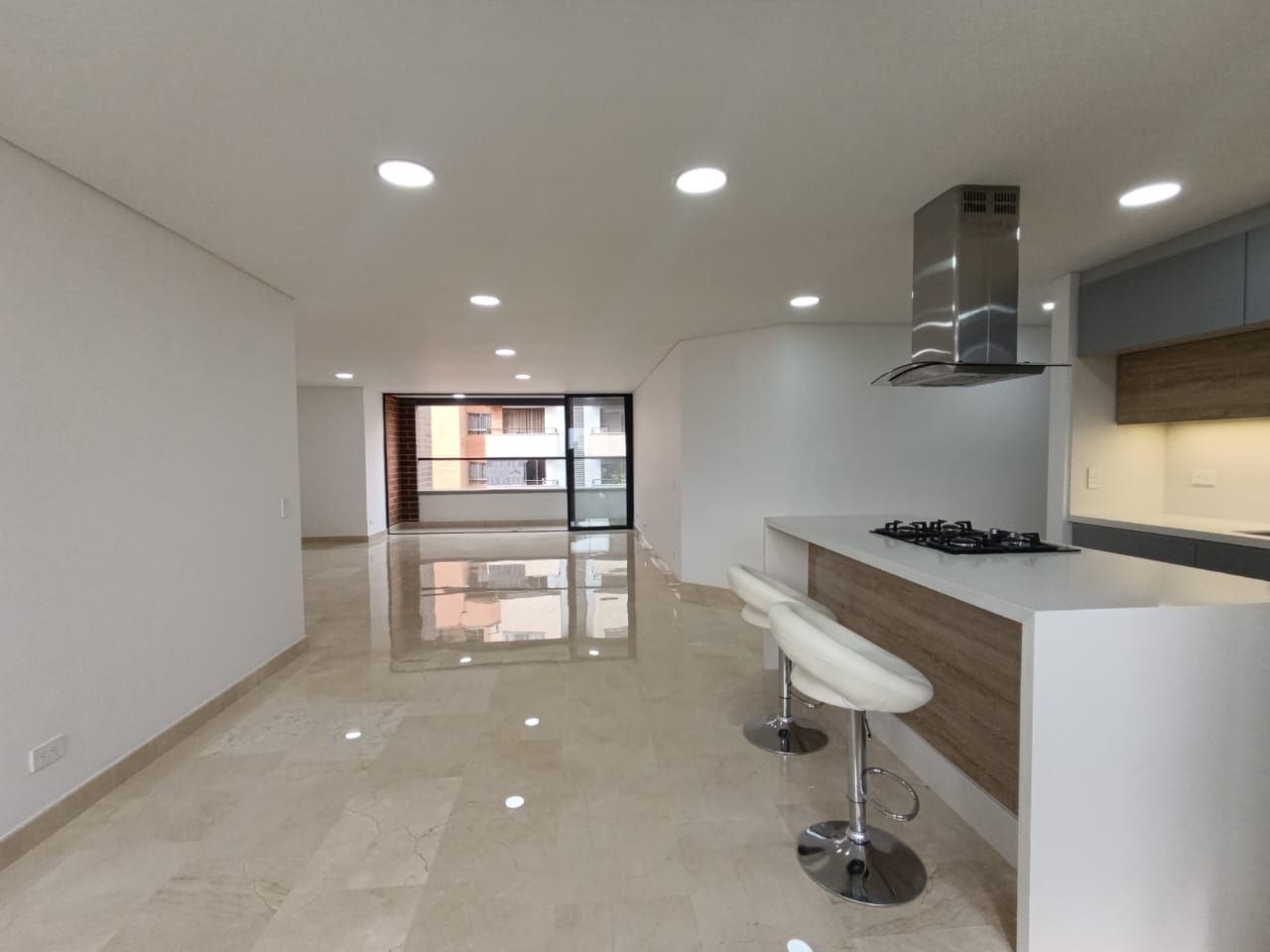 Apartamento en venta Antioquia Medellín Rosales 164 m2 Habitaciones 4 Baños 4 Garajes 1 Precio $1800000000