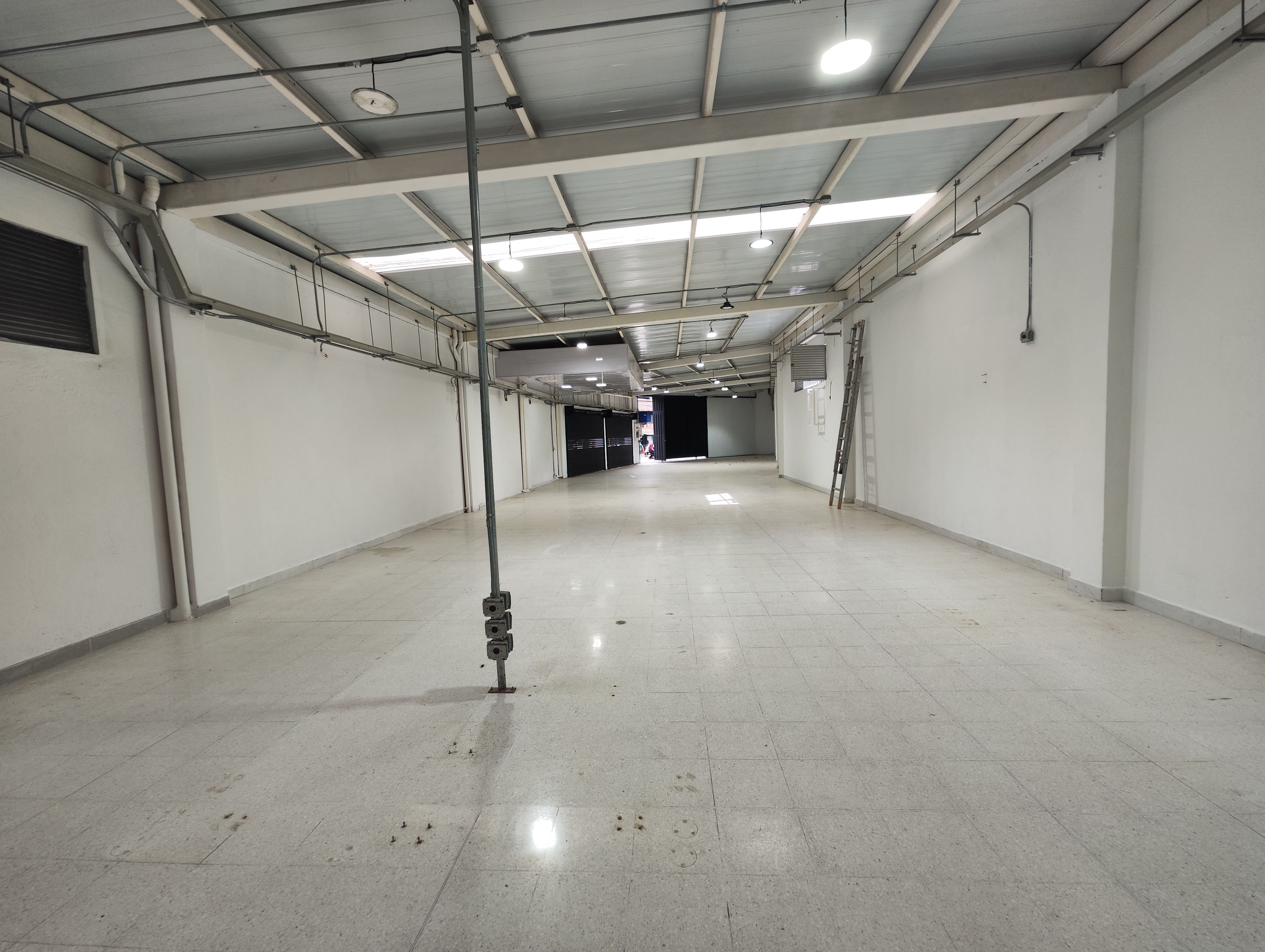 Local en arriendo Antioquia Itagüí 19 De Abril 292 m2 Habitaciones 0 Baños 1 Garajes 0 Precio $12000000