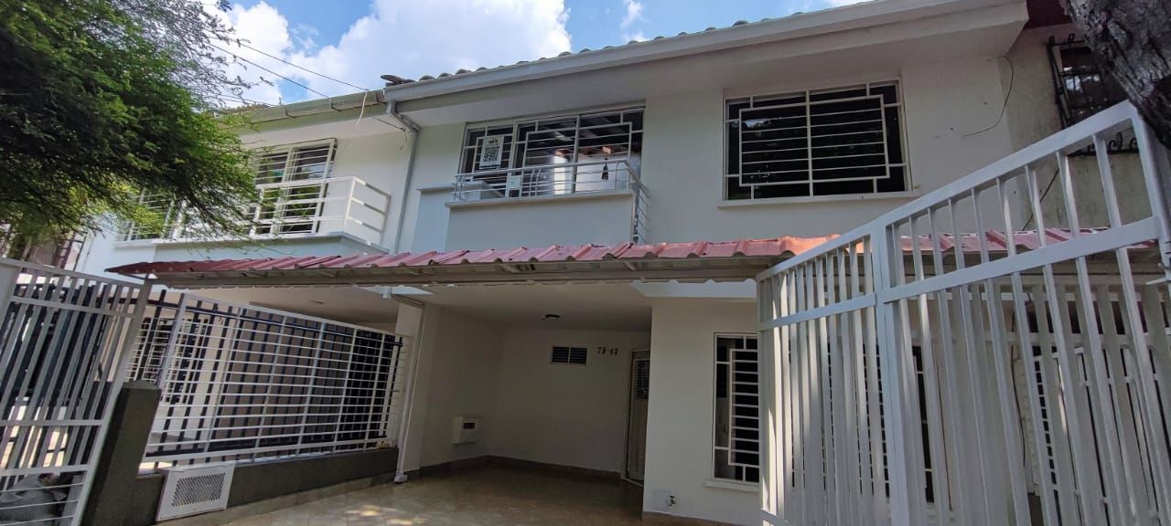 Casa en venta Valle Del Cauca Cali Ciudad Capri 180 m2 Habitaciones 5 Baños 4 Garajes 2 Precio $750000000