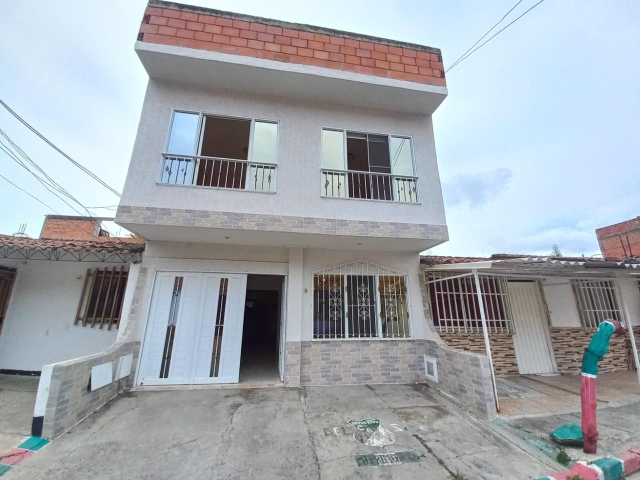 Casa en venta Valle Del Cauca Yumbo Titan 200 m2 Habitaciones 5 Baños 3 Garajes 1 Precio $320000000