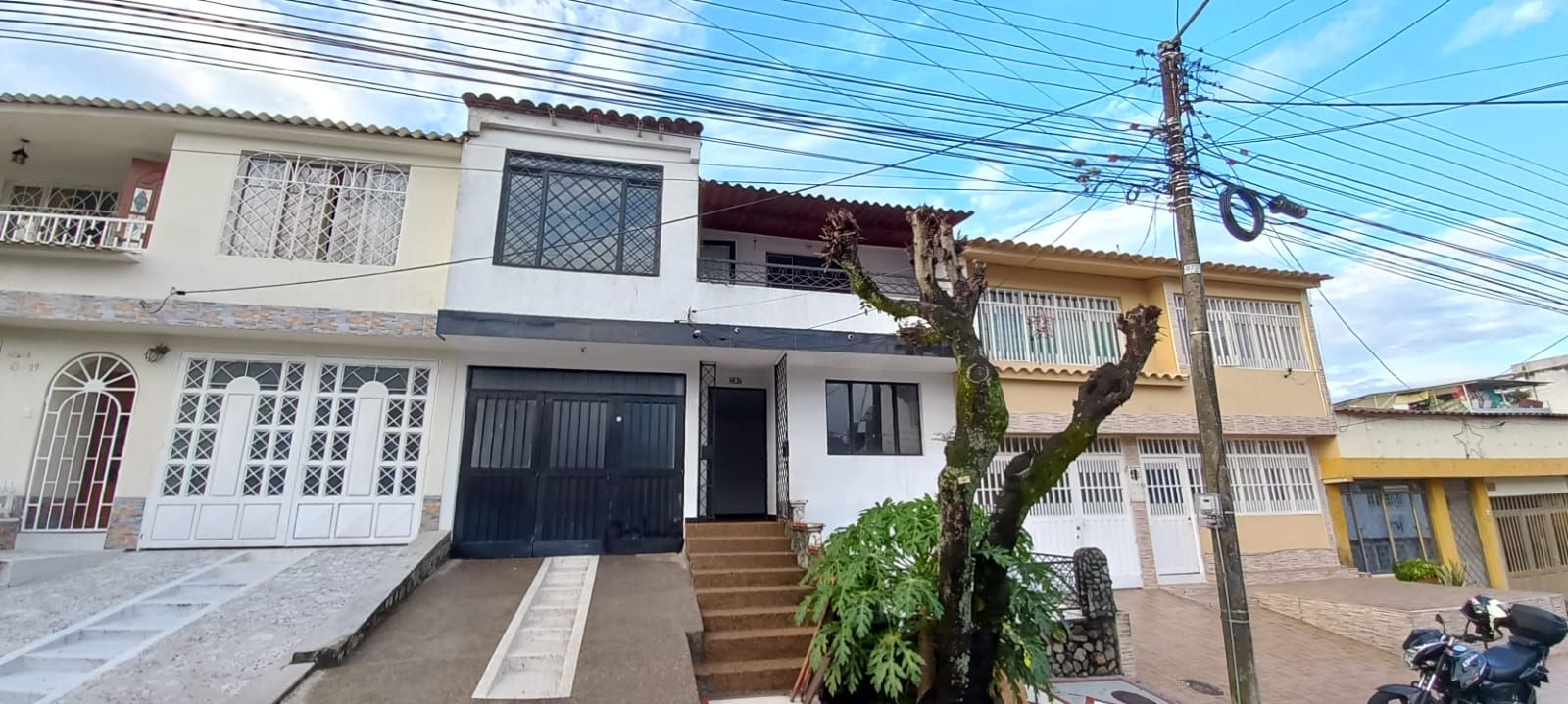 Casa en arriendo o venta Tolima Ibagué Villa Marlen 190 m2 Habitaciones 5 Baños 3 Garajes 1 Precio venta $430000000 Precio arriendo $1900000