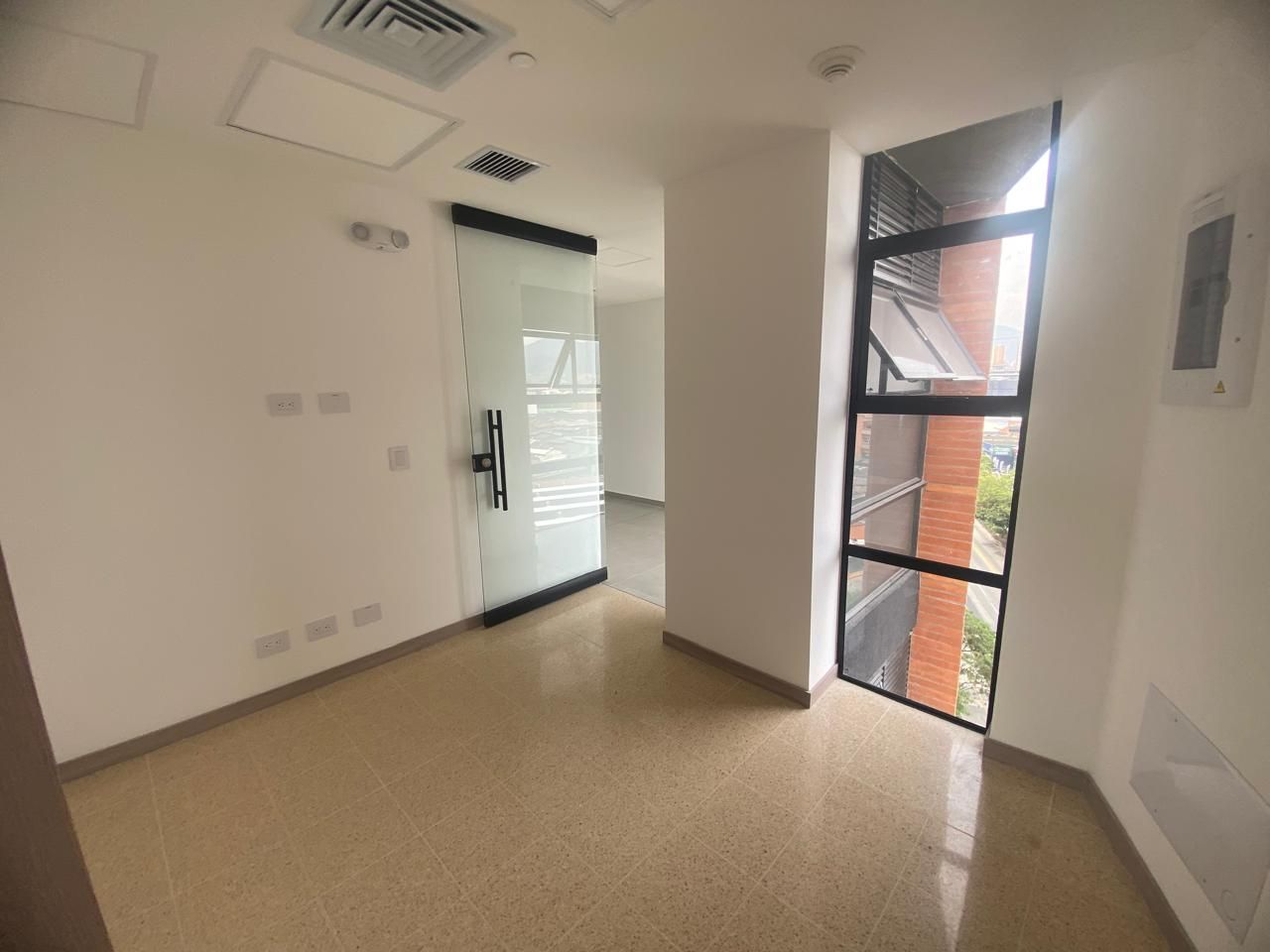 Consultorio en arriendo Antioquia Medellín La Mansion 32 m2 Habitaciones 0 Baños 1 Garajes 1 Precio $5400000