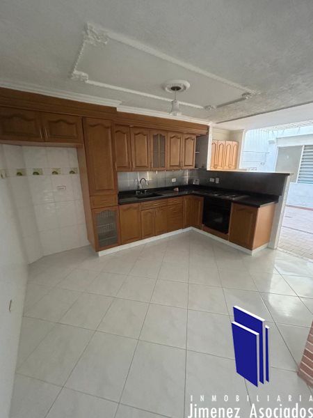 Casa en arriendo Antioquia Medellín La Castellana 300 m2 Habitaciones 4 Baños 5 Garajes 0 Precio $6500000