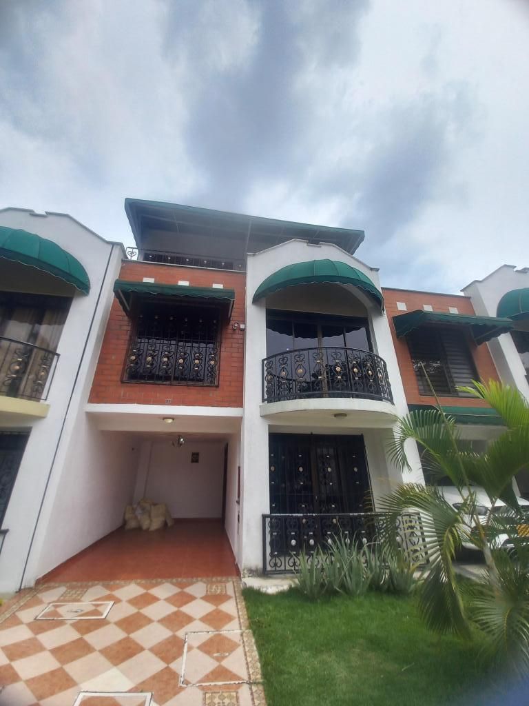 Casa en venta Valle Del Cauca Cali Colseguros Andes 210 m2 Habitaciones 5 Baños 5 Garajes 2 Precio $800000000