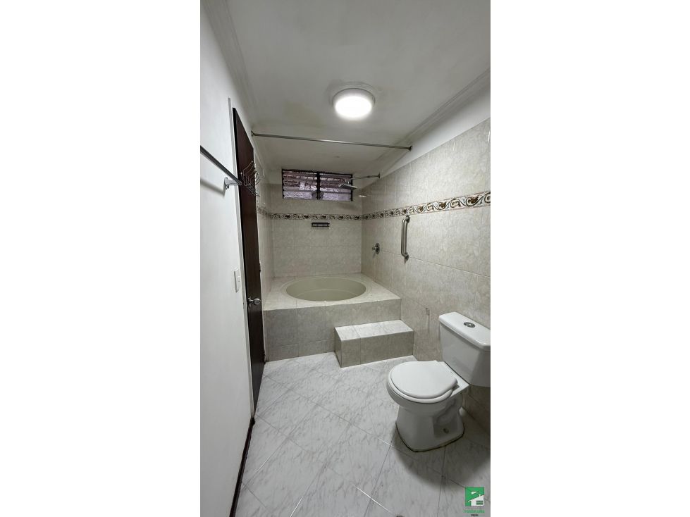 Casa en arriendo Antioquia Medellín Las Mercedes 146 m2 Habitaciones 5 Baños 3 Garajes 0 Precio $3000000