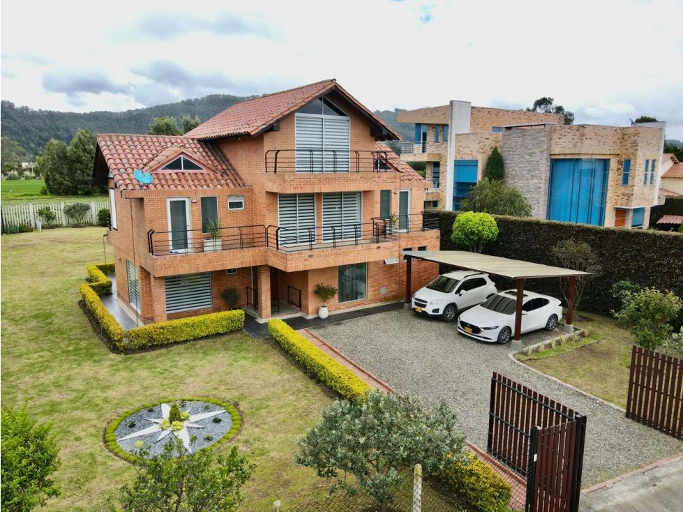 Casa Campestre en venta Cundinamarca Chía Chia 225 m2 Habitaciones 3 Baños 4 Garajes 2 Precio $1985000000