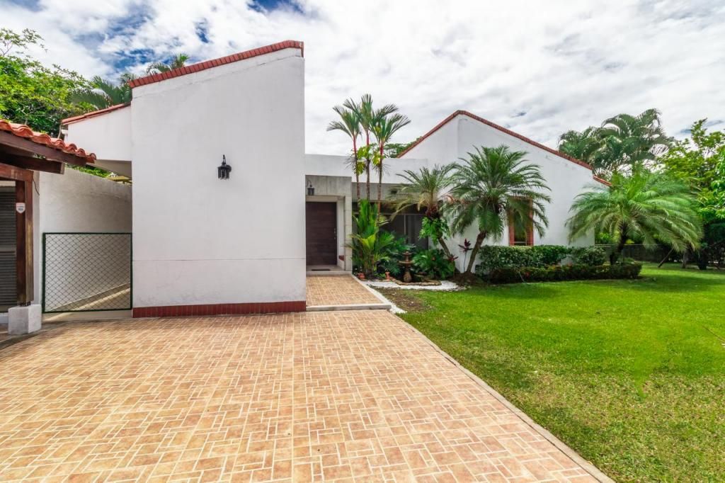 Casa en venta Valle Del Cauca Jamundí Cn Solares De La Morada Et Ii 600 m2 Habitaciones 3 Baños 6 Garajes 6 Precio $1200000000