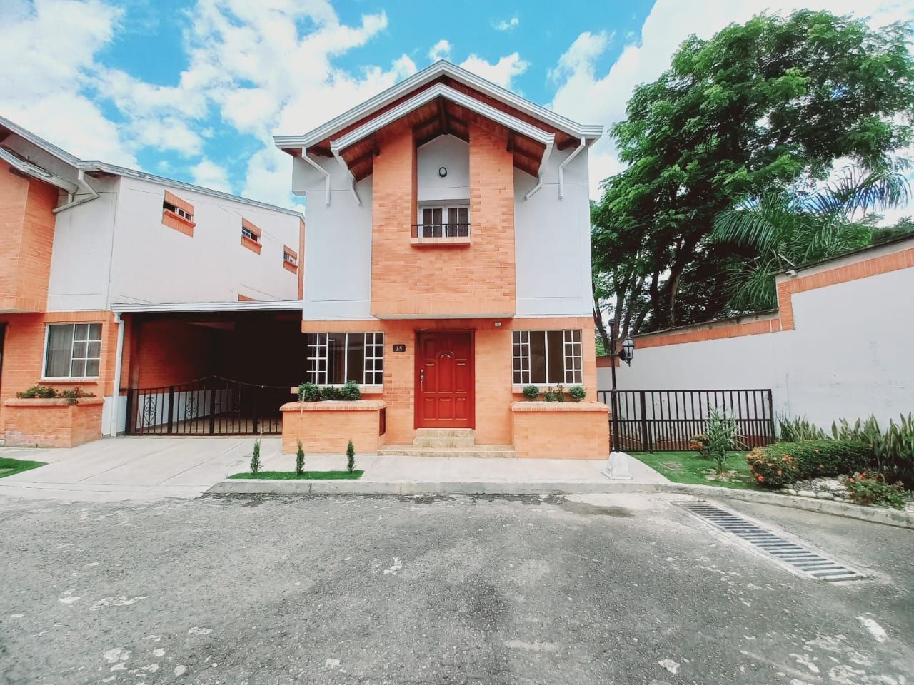 Casa en arriendo Santander Floridablanca Ub Club House Ii 200 m2 Habitaciones 5 Baños 5 Garajes 1 Precio $6457000