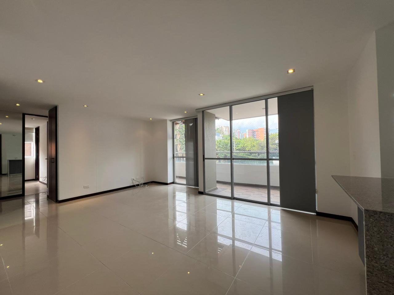 Apartamento en arriendo Antioquia Envigado La Ferreria 81 m2 Habitaciones 2 Baños 2 Garajes 2 Precio $3850000