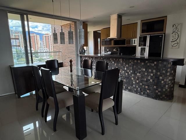 Apartamento en arriendo Antioquia Medellín El Poblado 170 m2 Habitaciones 3 Baños 3 Garajes 2 Precio $12300000