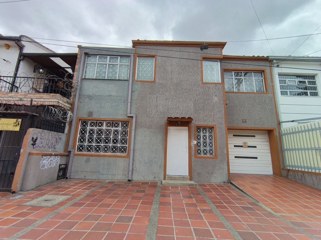 Oficina en arriendo Cundinamarca Bogotá Teusaquillo 316 m2 Habitaciones 0 Baños 4 Garajes 1 Precio $8000000