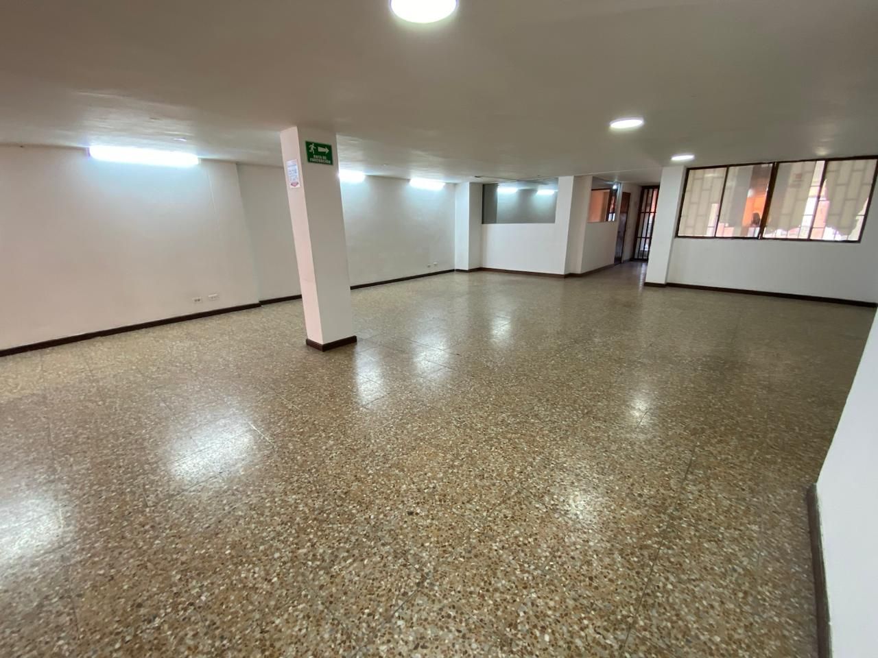 Local en arriendo Antioquia Medellín La Floresta 180 m2 Habitaciones 0 Baños 2 Garajes 0 Precio $6500000