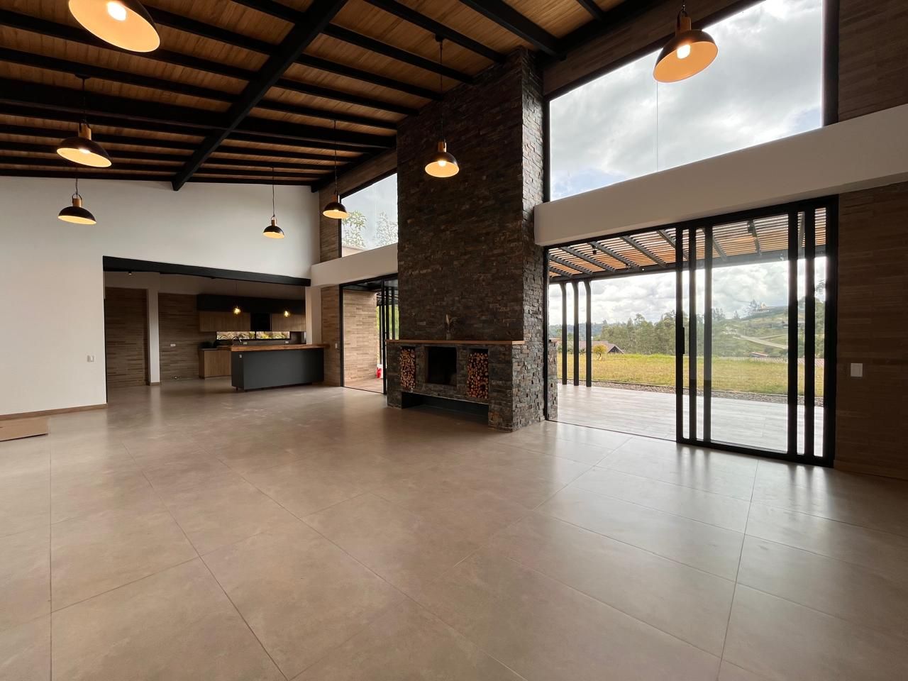 Casa en arriendo o venta Antioquia El Retiro Cn El Campo 380 m2 Habitaciones 3 Baños 5 Garajes 6 Precio venta $3530000000 Precio arriendo $15600000