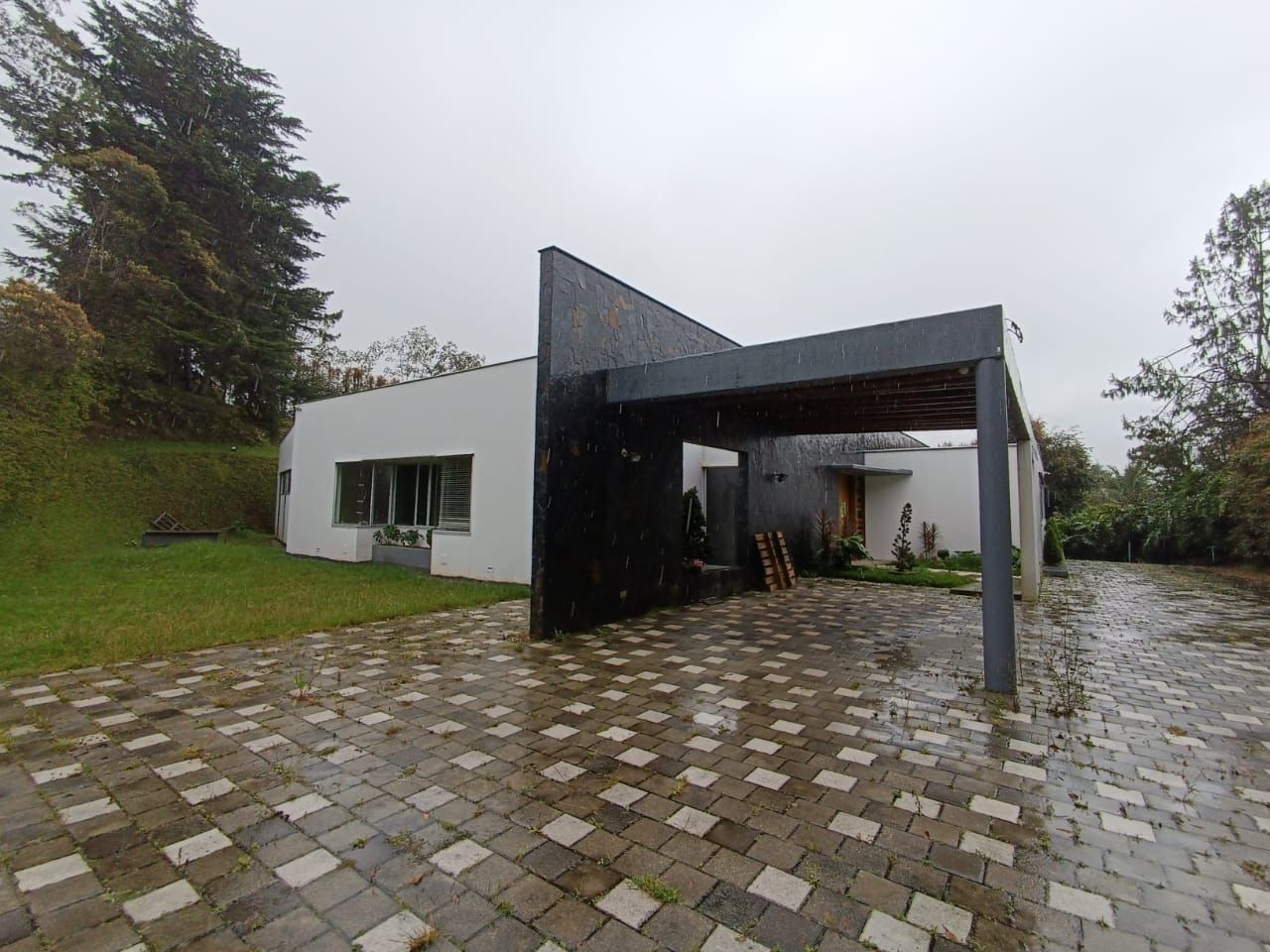 Casa Campestre en arriendo o venta Antioquia Envigado Sabaneta Real 2000 m2 Habitaciones 6 Baños 6 Garajes 1 Precio venta $4000000000 Precio arriendo $15000000