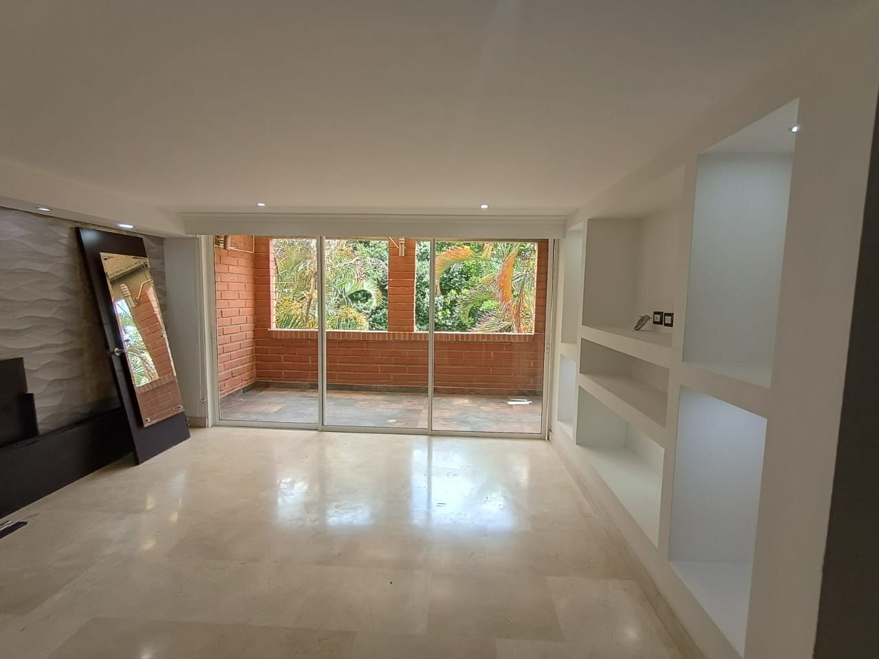Apartamento en arriendo Antioquia Medellín Loma De Los Bernal 135 m2 Habitaciones 3 Baños 3 Garajes 2 Precio $4400000