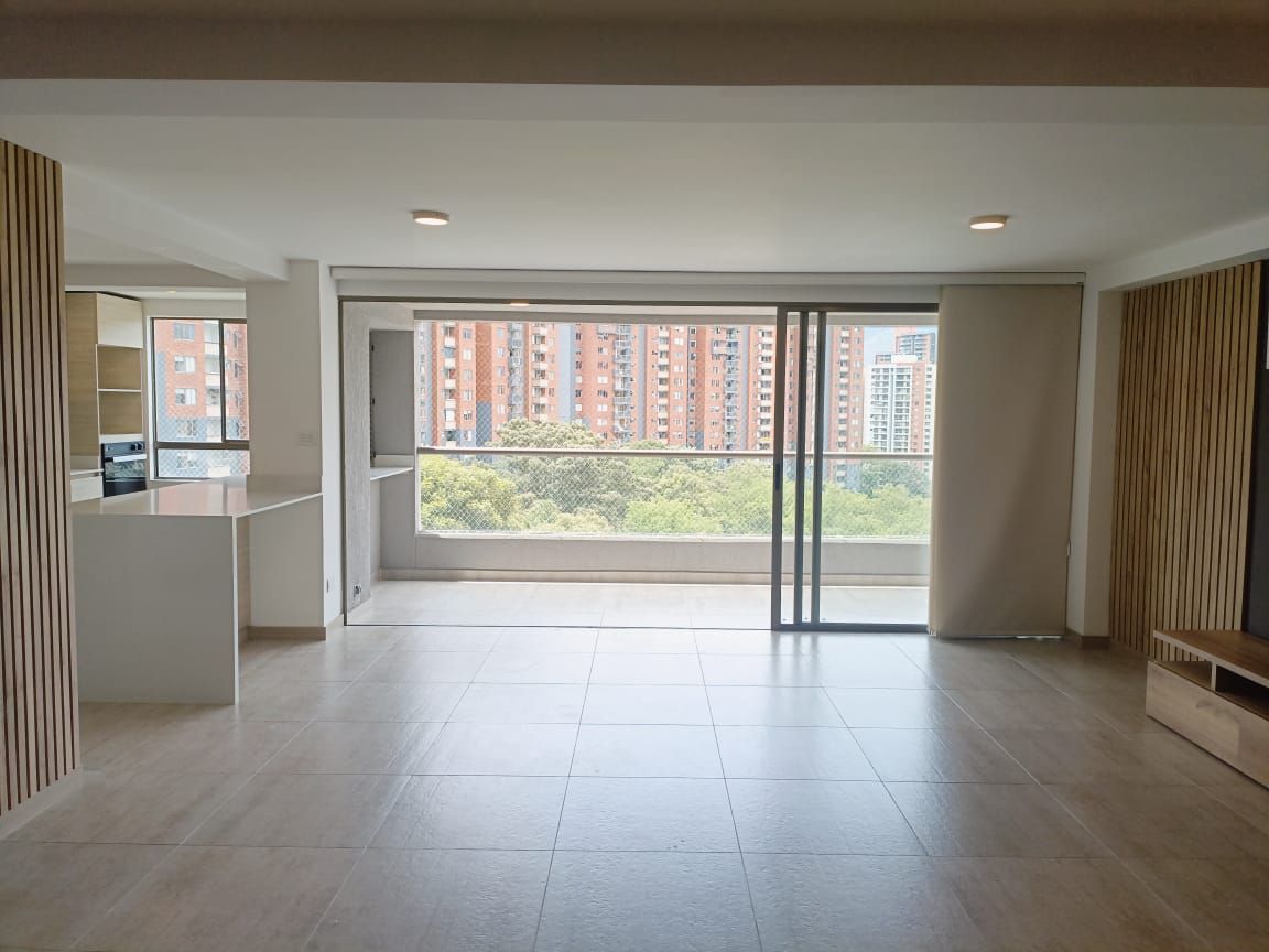 Apartamento en arriendo Antioquia Medellín Loma De Los Bernal 120 m2 Habitaciones 3 Baños 3 Garajes 2 Precio $4700000