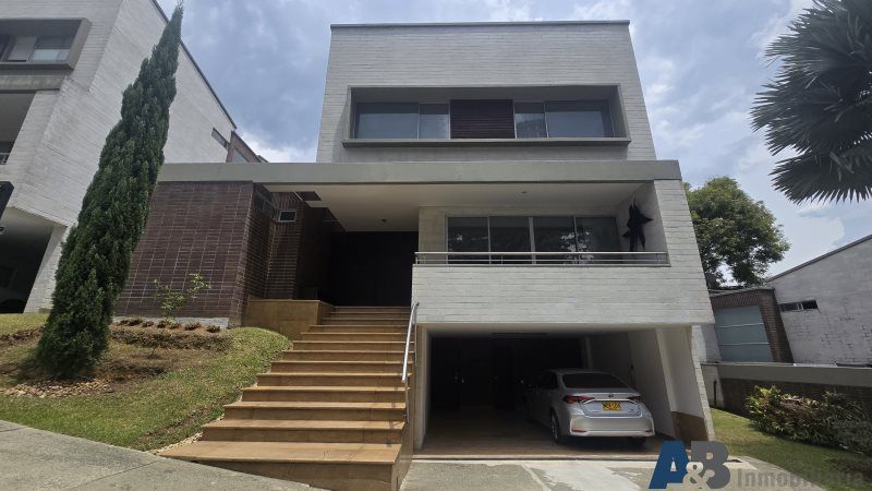 Casa en arriendo Antioquia Medellín Santa Rosa De Lima 340 m2 Habitaciones 4 Baños 5 Garajes 4 Precio $18000000