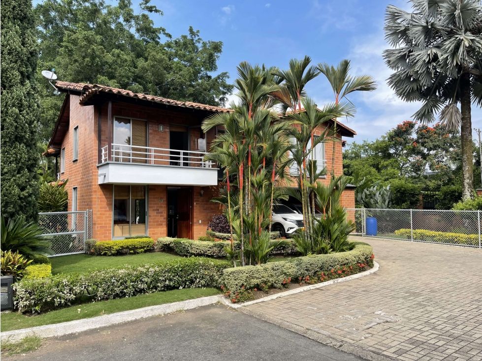 Casa en venta Valle Del Cauca Cali Parcelaciones Pance 350 m2 Habitaciones 4 Baños 7 Garajes 4 Precio $1600000000