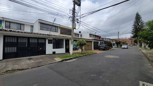 Casa en arriendo Cundinamarca Bogotá Los Andes 370 m2 Habitaciones 4 Baños 6 Garajes 1 Precio $8000000