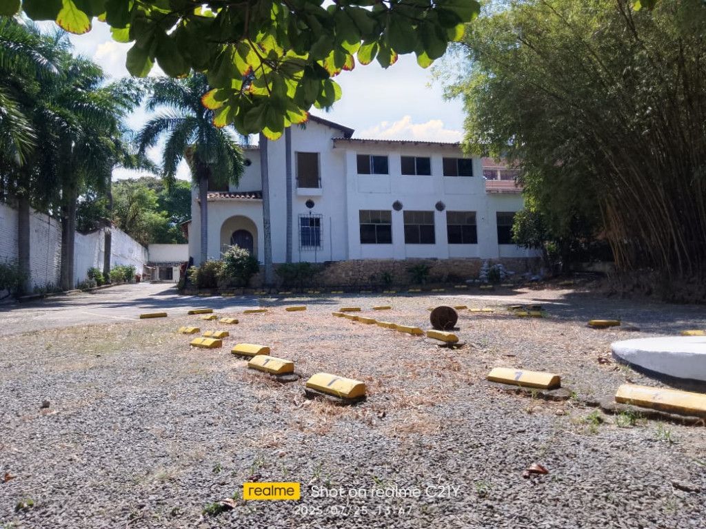 Casa en arriendo Valle Del Cauca Cali Santa Isabel 800 m2 Habitaciones 8 Baños 6 Garajes 15 Precio $25000000