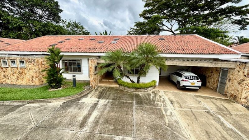 Casa en venta Valle Del Cauca Cali Parcelaciones Pance 316 m2 Habitaciones 3 Baños 4 Garajes 3 Precio $1800000000