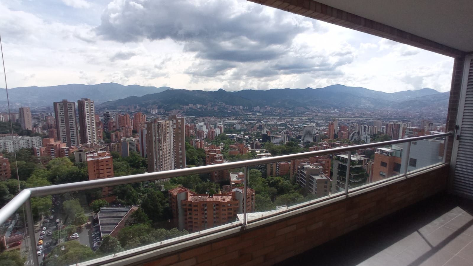 Apartamento en arriendo Antioquia Medellín El Tesoro 125 m2 Habitaciones 3 Baños 4 Garajes 1 Precio $6800000