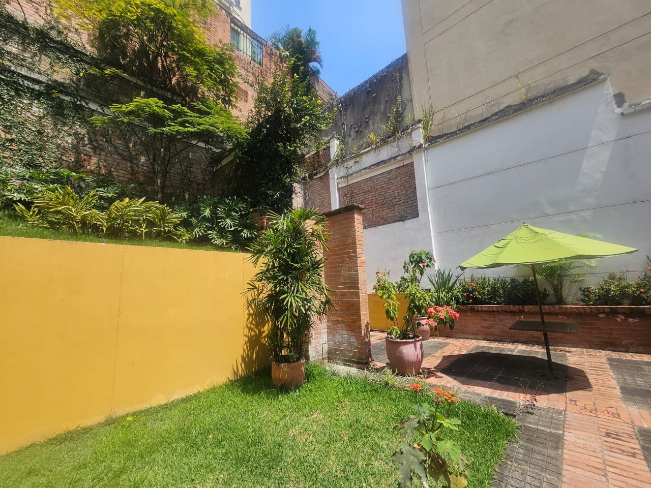 Casa en venta Valle Del Cauca Cali Ciudad Córdoba 600 m2 Habitaciones 3 Baños 4 Garajes 4 Precio $1500000000